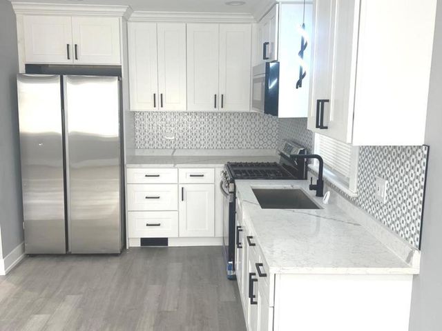 9339 S Burnside Avenue, Chicago, IL 60619