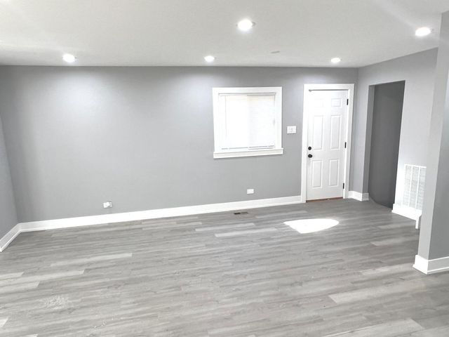 9339 S Burnside Avenue, Chicago, IL 60619