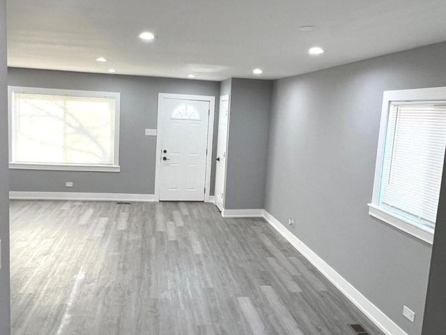 9339 S Burnside Avenue, Chicago, IL 60619