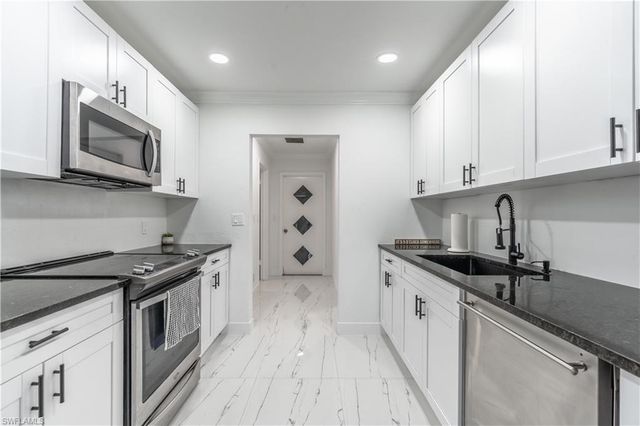 3096 52nd ST SW, Naples, FL 34116