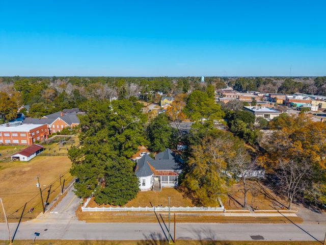 108 NW Railroad Avenue, Saint George, SC 29477