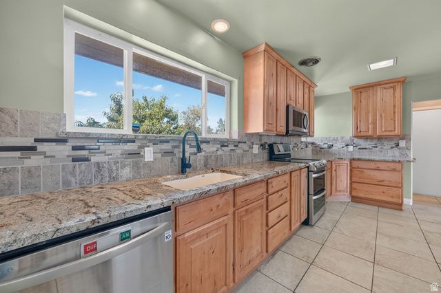 1669 E 8685 S, Sandy, UT 84093