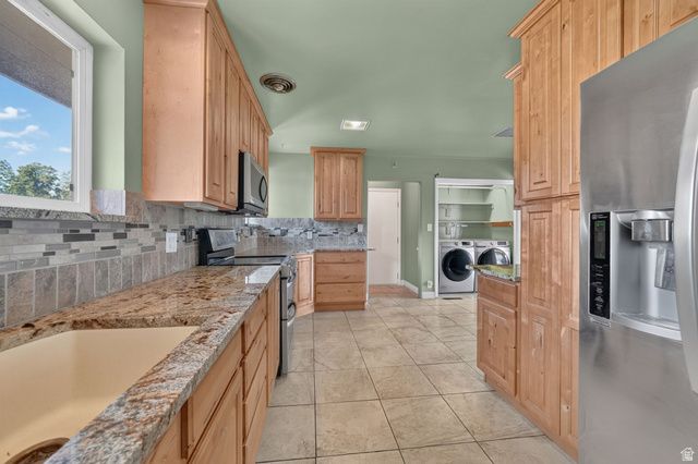 1669 E 8685 S, Sandy, UT 84093