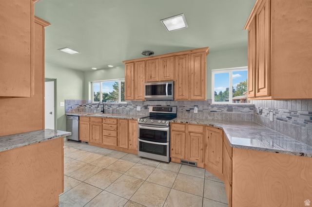 1669 E 8685 S, Sandy, UT 84093
