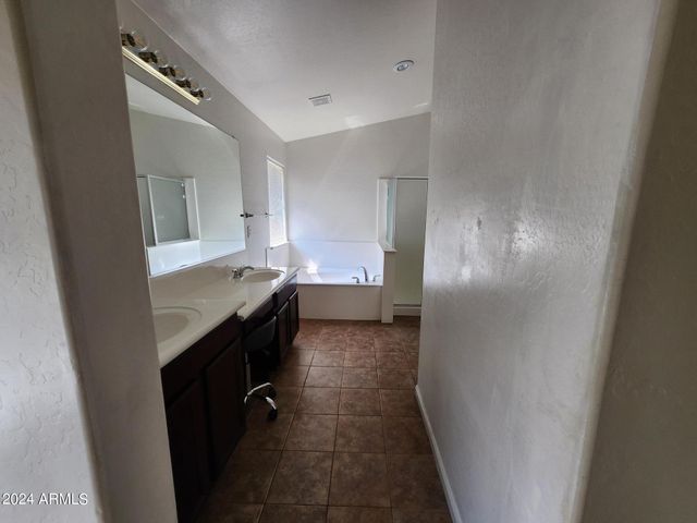 3925 W KINGS Avenue, Phoenix, AZ 85053
