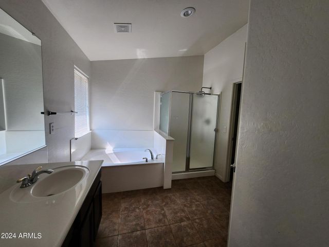 3925 W KINGS Avenue, Phoenix, AZ 85053