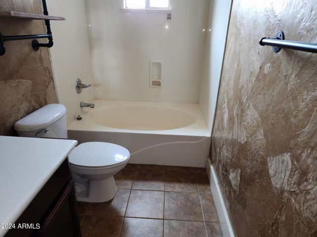 3925 W KINGS Avenue, Phoenix, AZ 85053