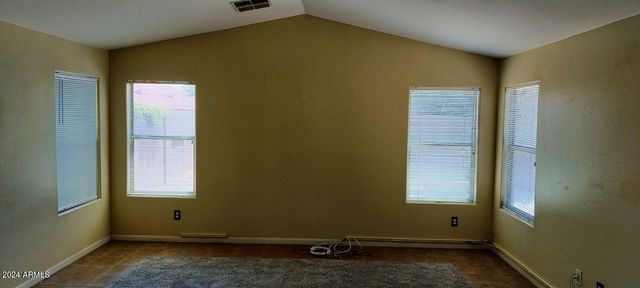 3925 W KINGS Avenue, Phoenix, AZ 85053