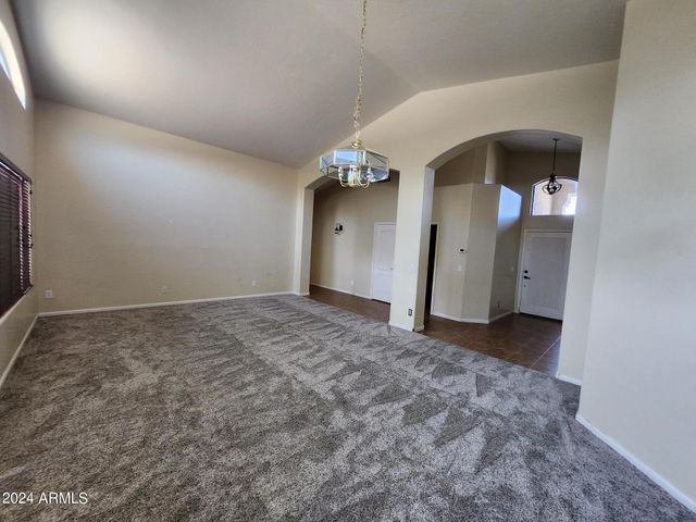 3925 W KINGS Avenue, Phoenix, AZ 85053