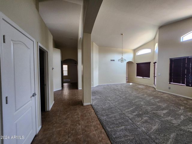 3925 W KINGS Avenue, Phoenix, AZ 85053