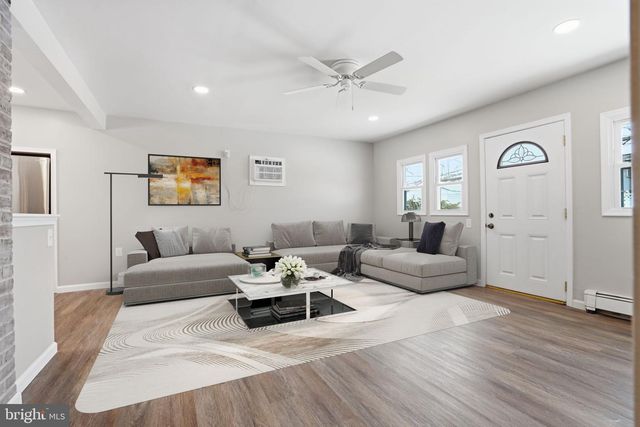 43 RUSSETT LN, Levittown, PA 19055