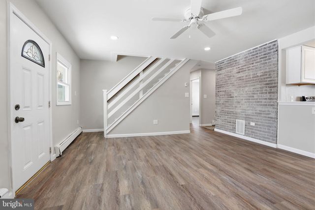 43 RUSSETT LN, Levittown, PA 19055