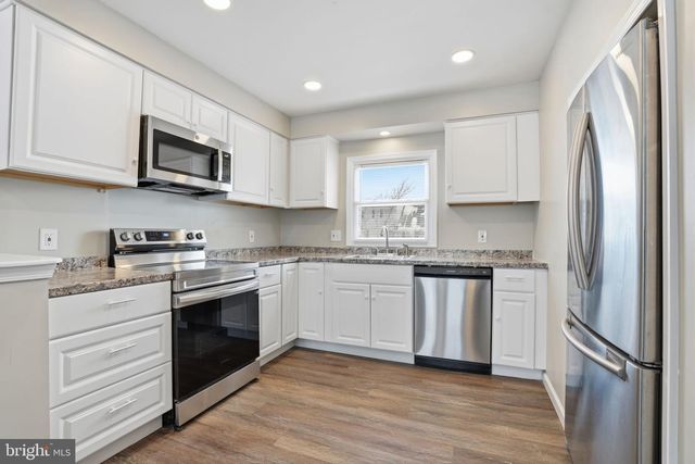 43 RUSSETT LN, Levittown, PA 19055