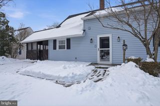 43 RUSSETT LN, Levittown, PA 19055