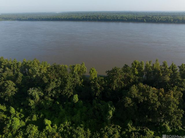 725 River Road Drive, Sunshine, LA 70780