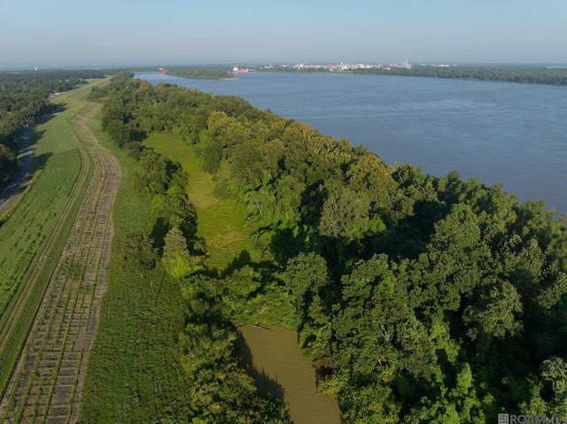 725 River Road Drive, Sunshine, LA 70780