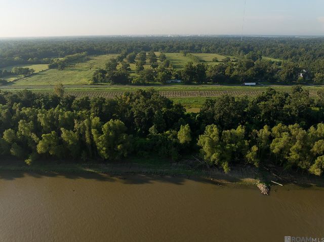 725 River Road Drive, Sunshine, LA 70780