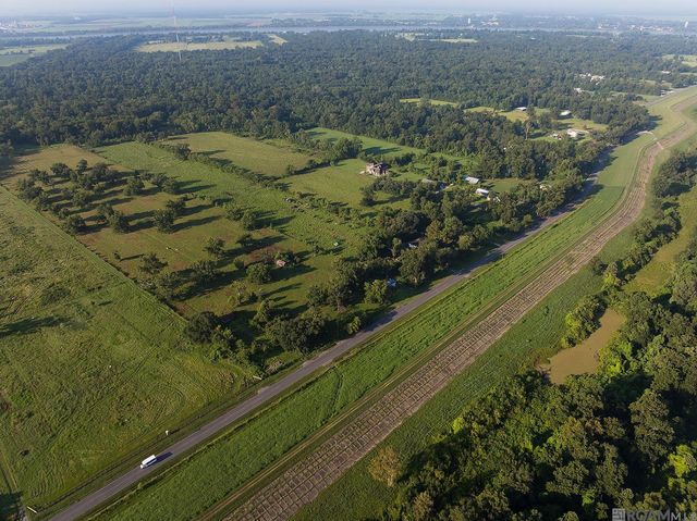 725 River Road Drive, Sunshine, LA 70780
