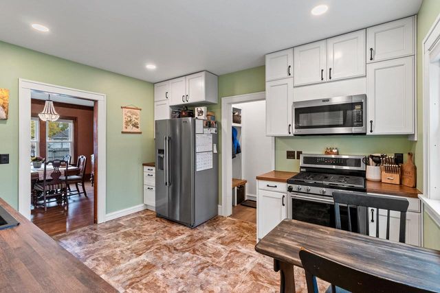 929 MERRITT AVENUE, Oshkosh, WI 54901