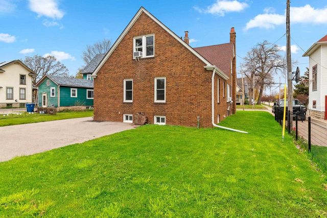 929 MERRITT AVENUE, Oshkosh, WI 54901