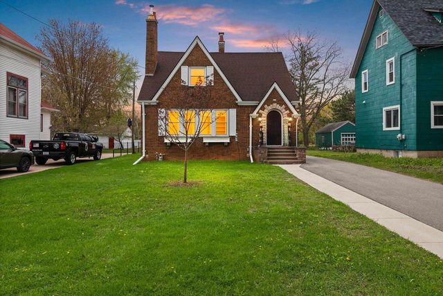 929 MERRITT AVENUE, Oshkosh, WI 54901
