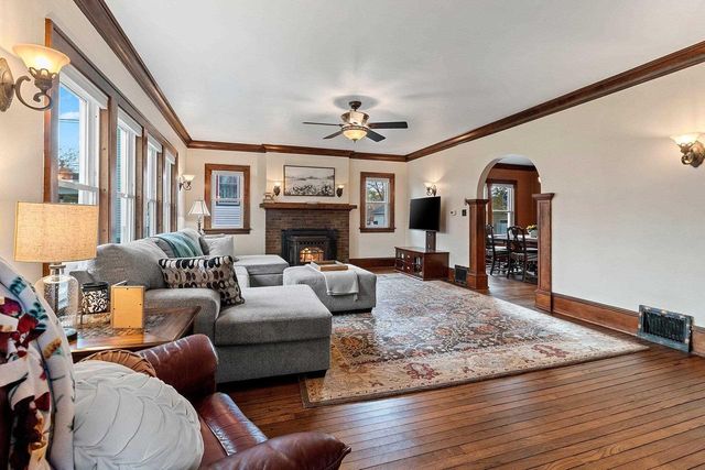 929 MERRITT AVENUE, Oshkosh, WI 54901