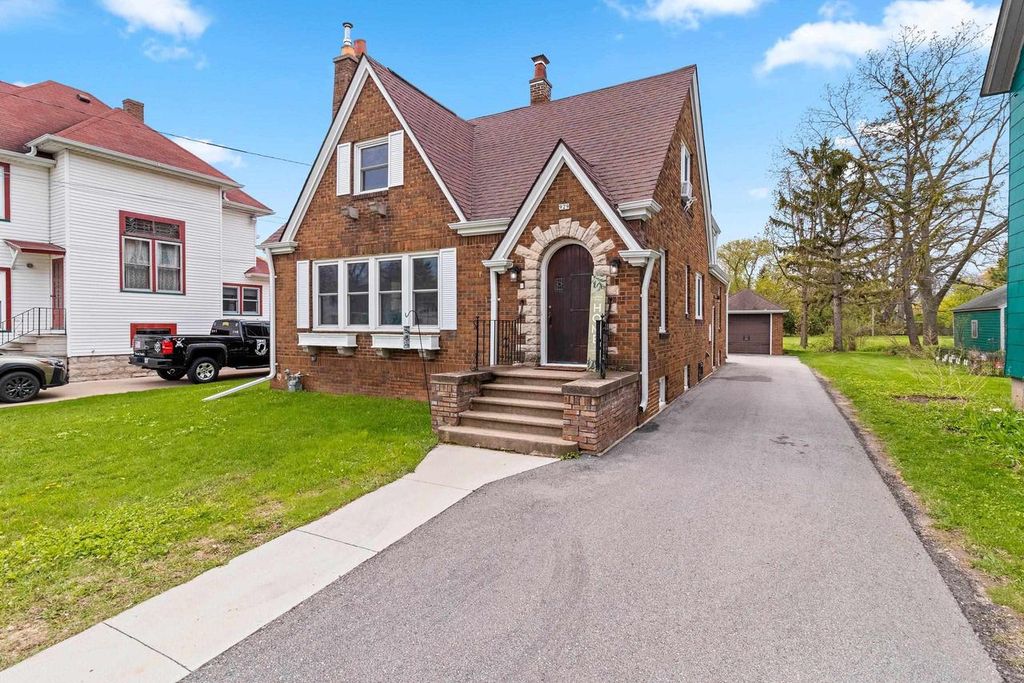 929 MERRITT AVENUE, Oshkosh, WI 54901