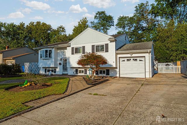 124 Cindy Court, Middlesex, NJ 08846
