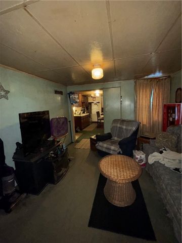 1727 2nd St, South Connellsville, PA 15425