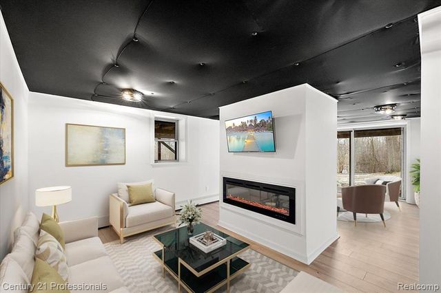 shimmons Shimmons Road, Auburn Hills, MI 48326