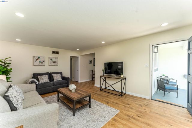 41287 Mahoney St, Fremont, CA 94538