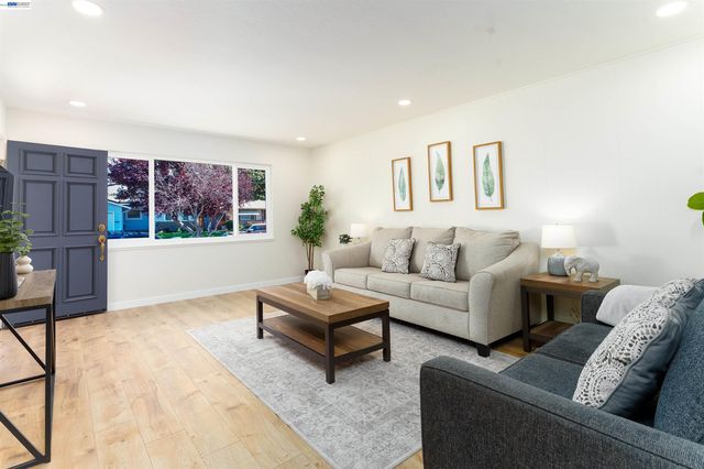 41287 Mahoney St, Fremont, CA 94538