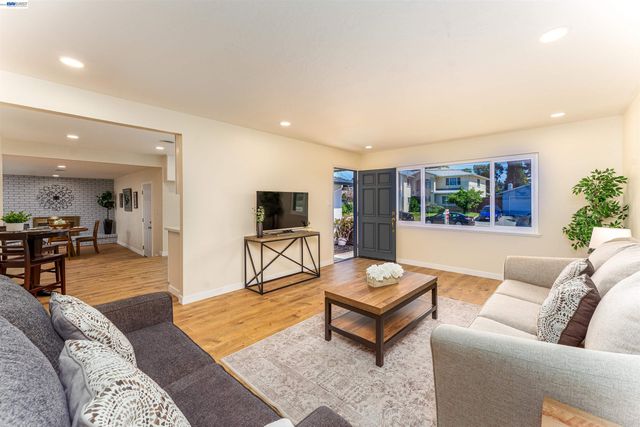 41287 Mahoney St, Fremont, CA 94538