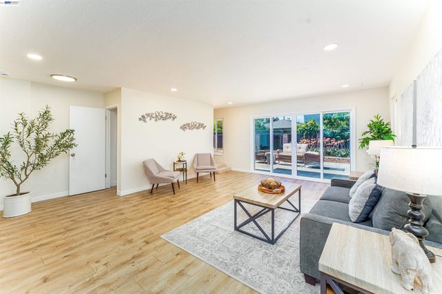 41287 Mahoney St, Fremont, CA 94538