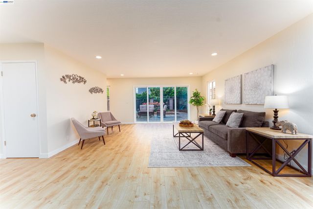 41287 Mahoney St, Fremont, CA 94538