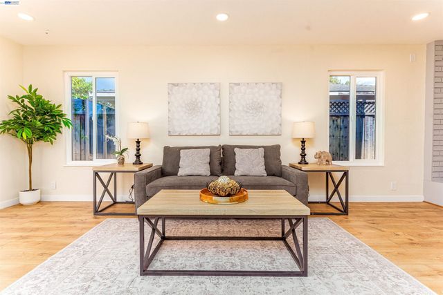 41287 Mahoney St, Fremont, CA 94538