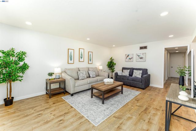 41287 Mahoney St, Fremont, CA 94538