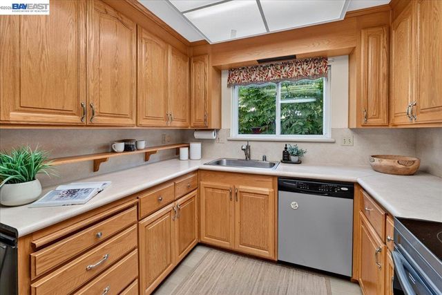 19574 Stanton Ave, Castro Valley, CA 94546