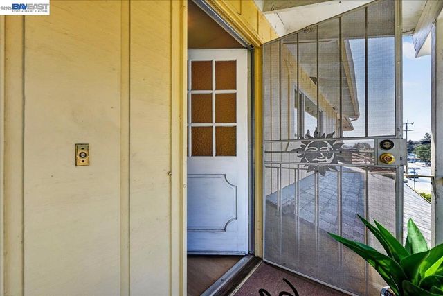 19574 Stanton Ave, Castro Valley, CA 94546