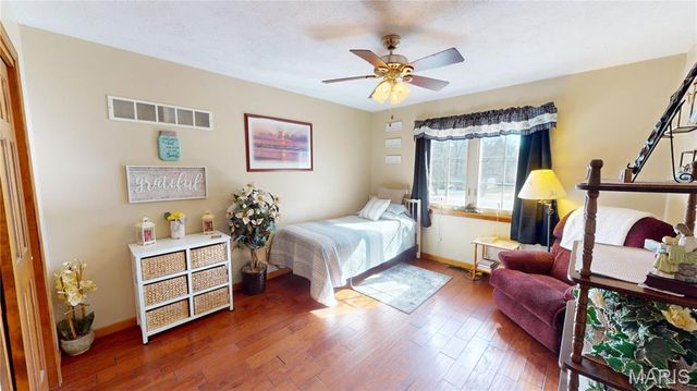 1015 E Oak Street, Greenville, IL 62246