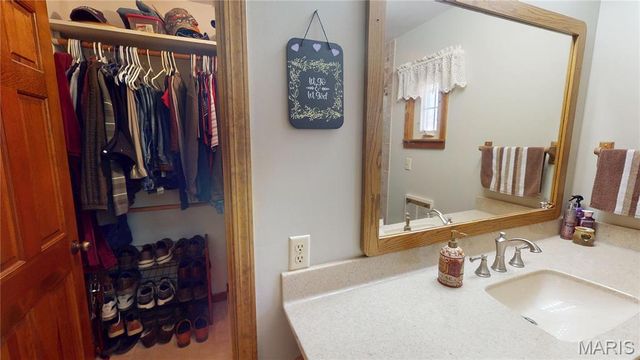 1015 E Oak Street, Greenville, IL 62246