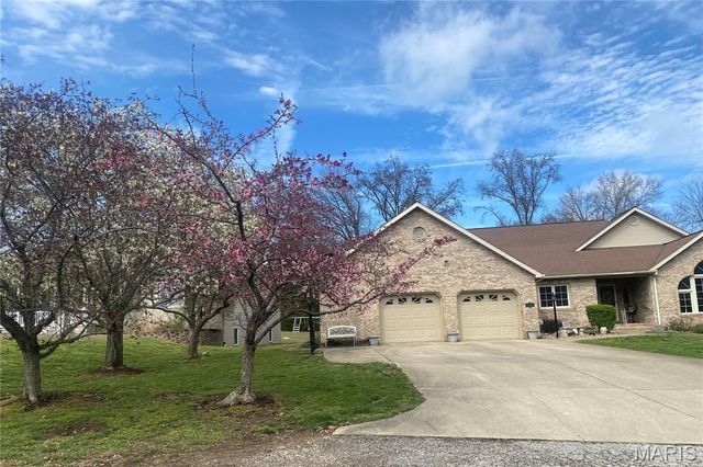 1015 E Oak Street, Greenville, IL 62246