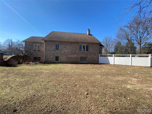 1015 E Oak Street, Greenville, IL 62246