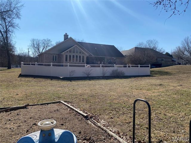 1015 E Oak Street, Greenville, IL 62246