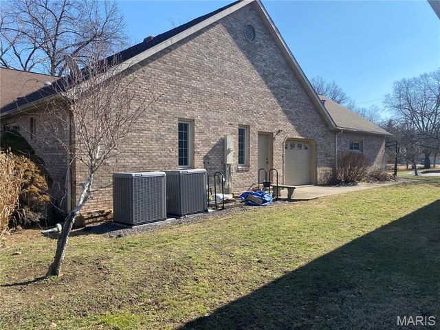 1015 E Oak Street, Greenville, IL 62246