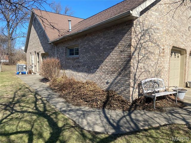 1015 E Oak Street, Greenville, IL 62246