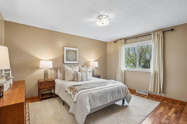 3725 80th Avenue N, Brooklyn Park, MN 55443