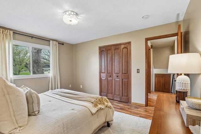 3725 80th Avenue N, Brooklyn Park, MN 55443