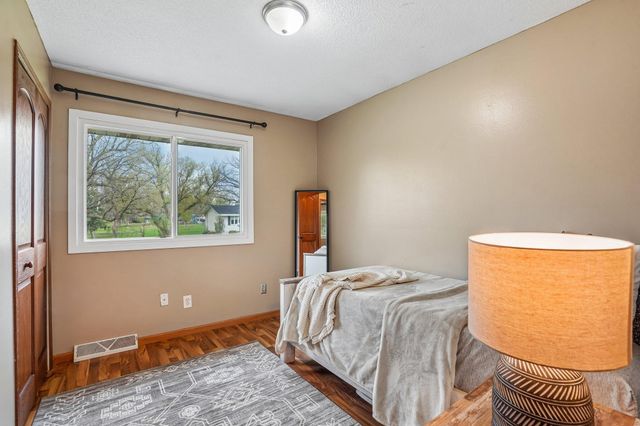 3725 80th Avenue N, Brooklyn Park, MN 55443