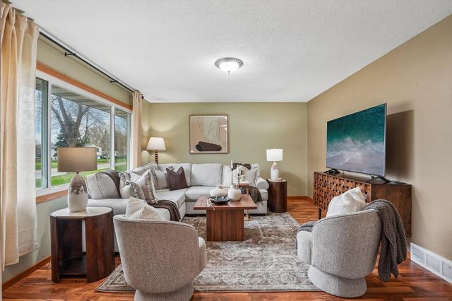 3725 80th Avenue N, Brooklyn Park, MN 55443